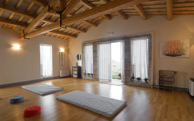 corsi di yoga ad ostra